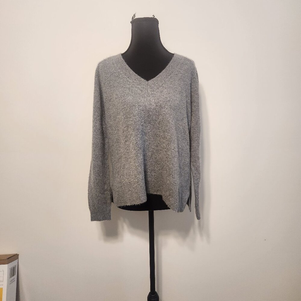 Biltmore 100% Cashmere V-Neck Sweater – Size S – Grey